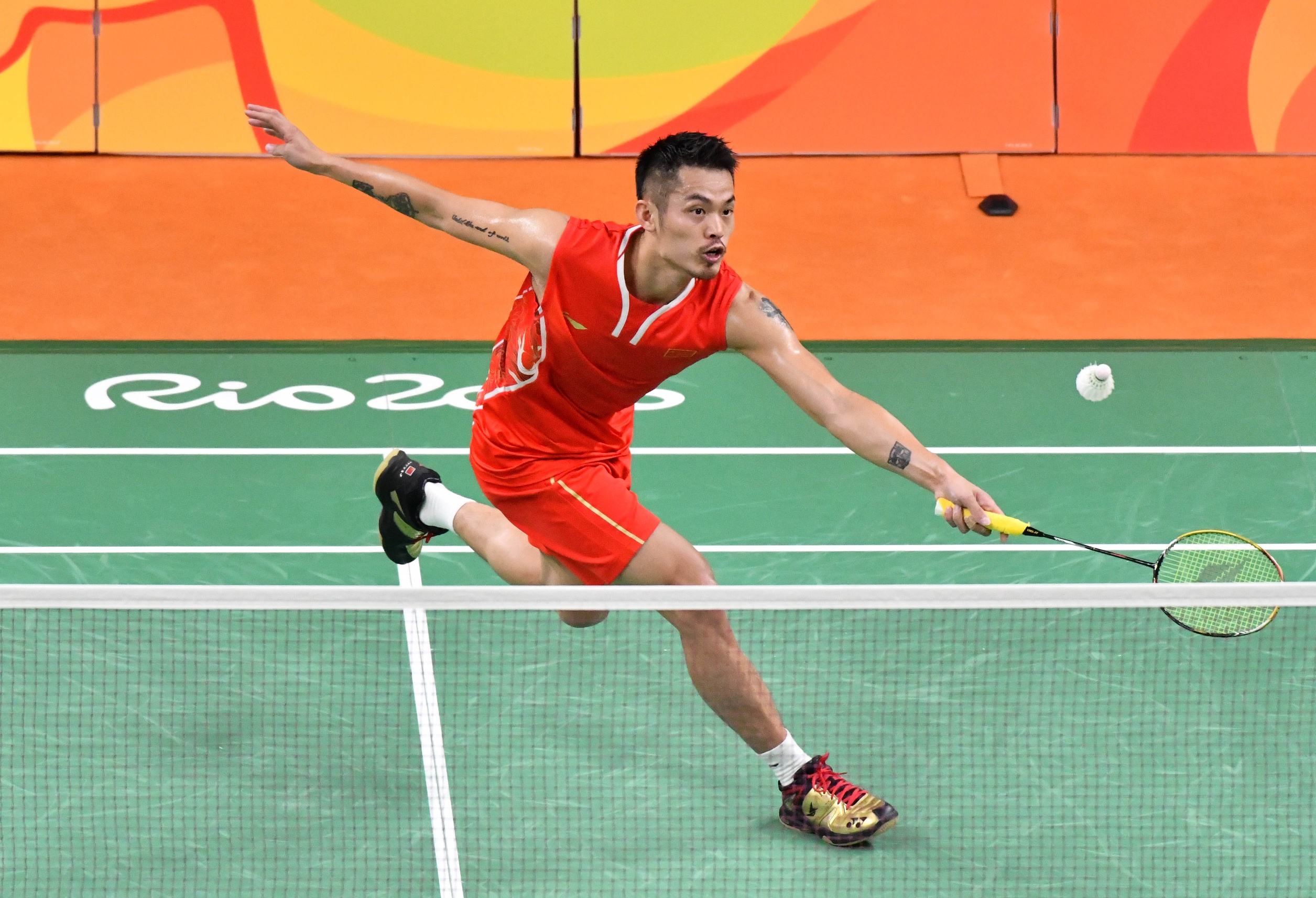 英格兰羽毛球队险胜丹麦羽毛球队，林丹高光表现