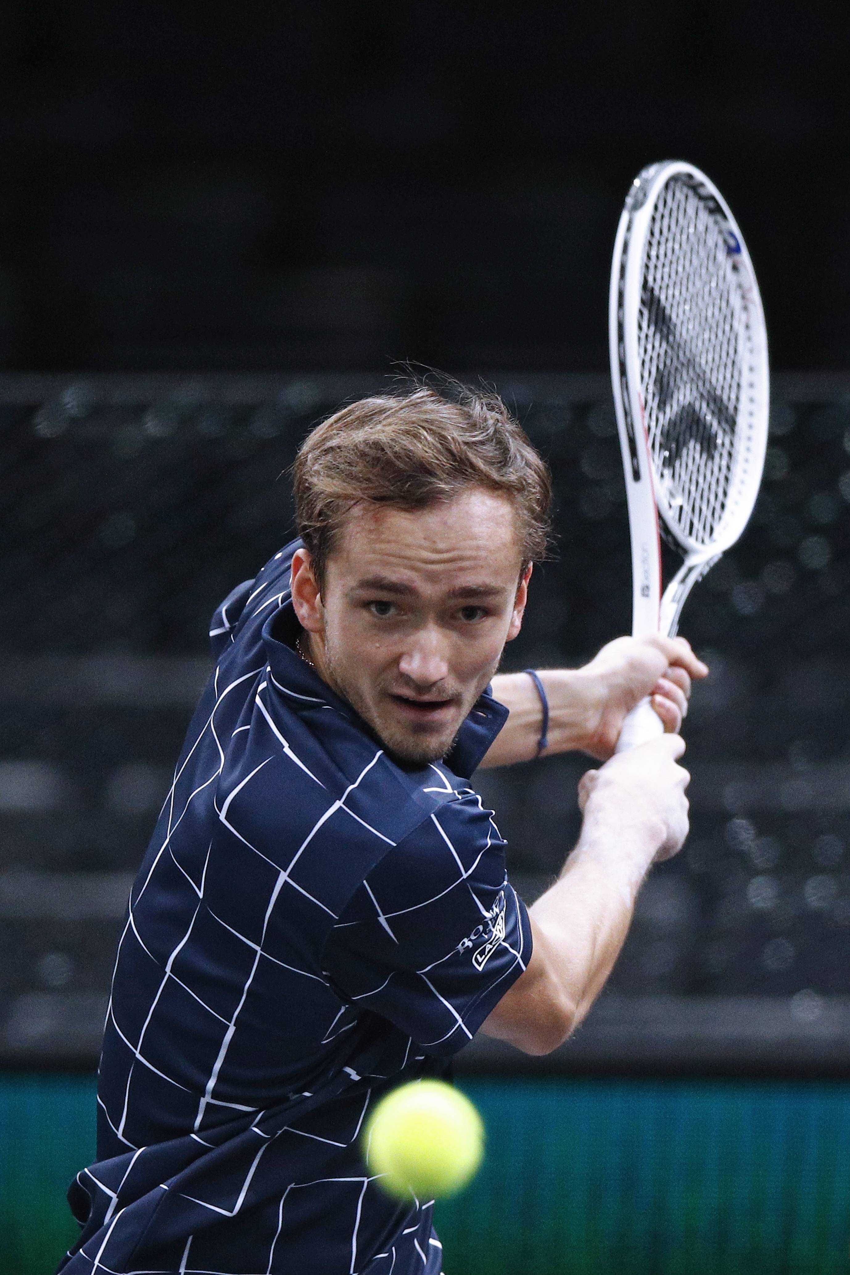 关于美国网球队逆转意大利网球队,梅德韦杰夫惊艳世界的信息 关于美国网球队逆转意大利网球队,梅德韦杰夫惊艳世界的信息