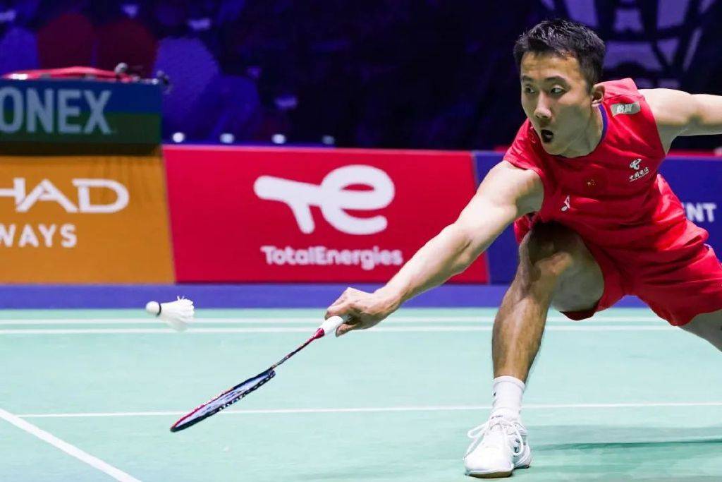 日本羽毛球队鏖战韩国羽毛球队,陶菲克统治全场 日本羽毛球队鏖战韩国羽毛球队,陶菲克统治全场