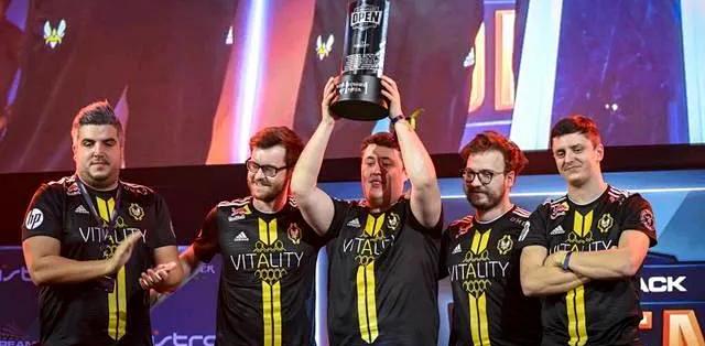 游泳选手发挥出色，荣膺最佳MVP的简单介绍