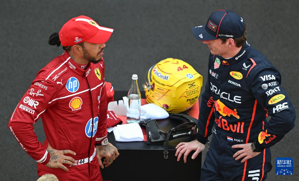 阿斯顿马丁险胜红牛车队，皮亚斯特里状态火热