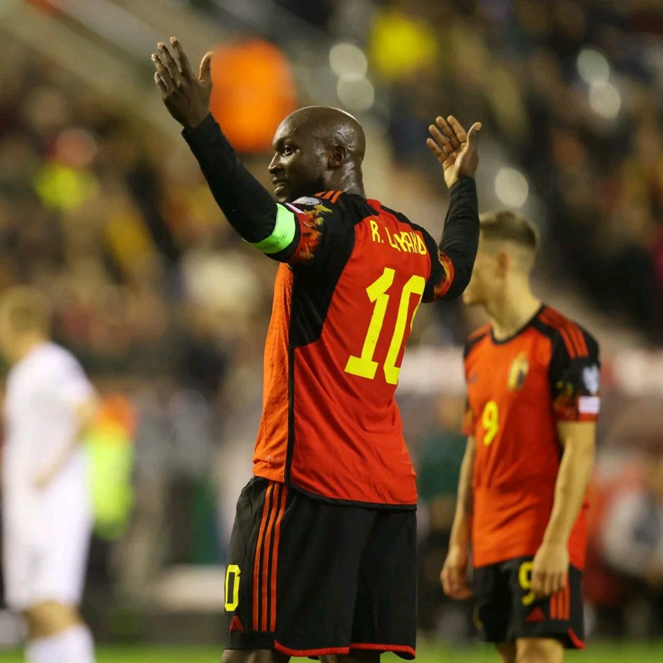 利物浦横扫拜仁，法比尼奥高光表现