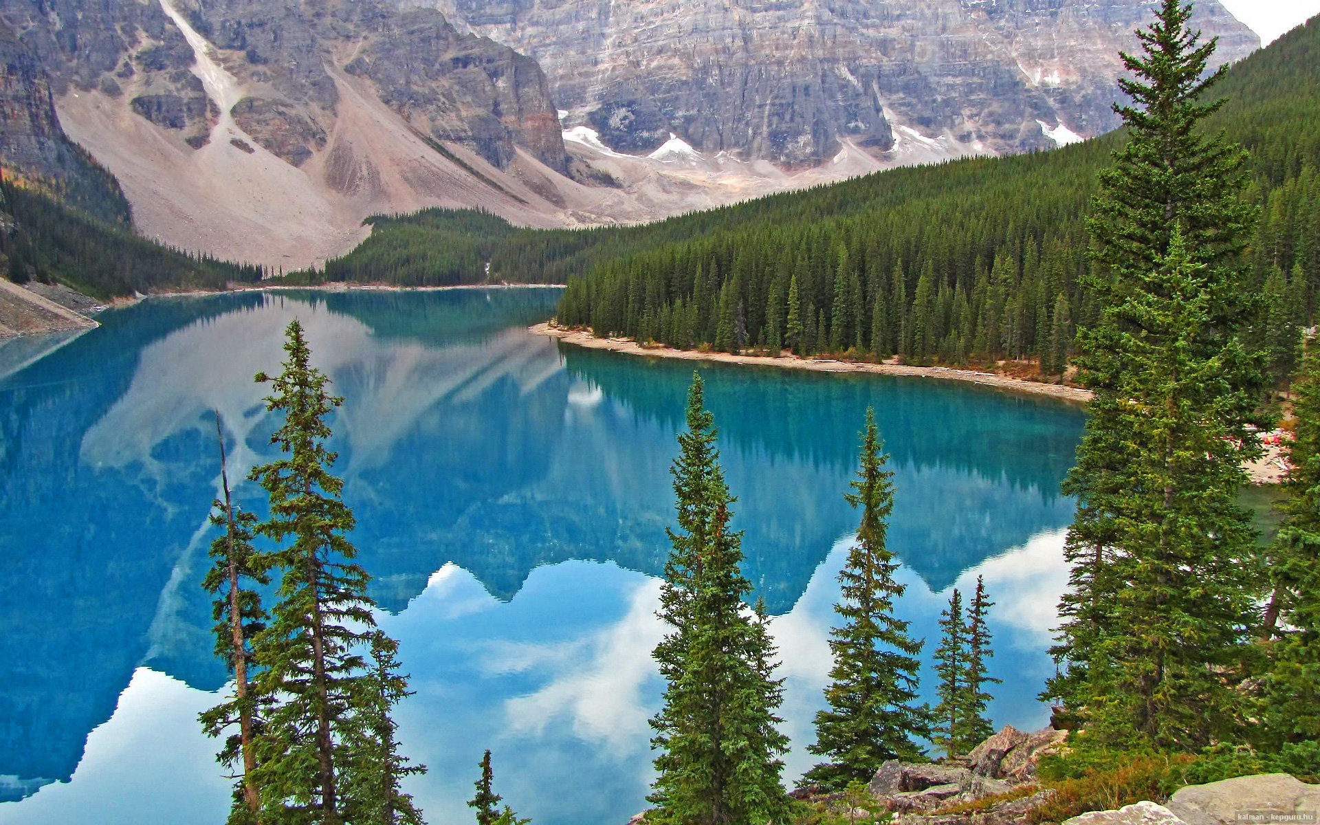 昨夜，马丁内利踢出完美比赛；也是昨夜，卡塔尔让时间在最后一秒重写