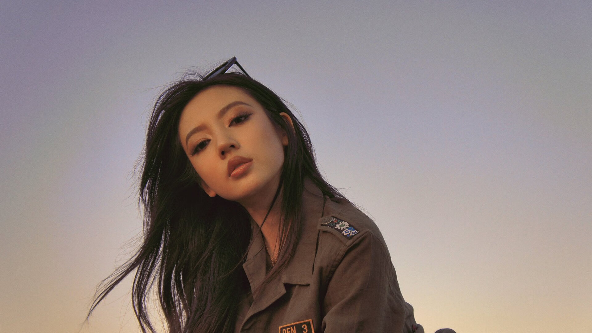 跨越时空的播报，当凯尔特人狂胜爵士遇上库里压制级发挥—一场复合现实的篮球叙事