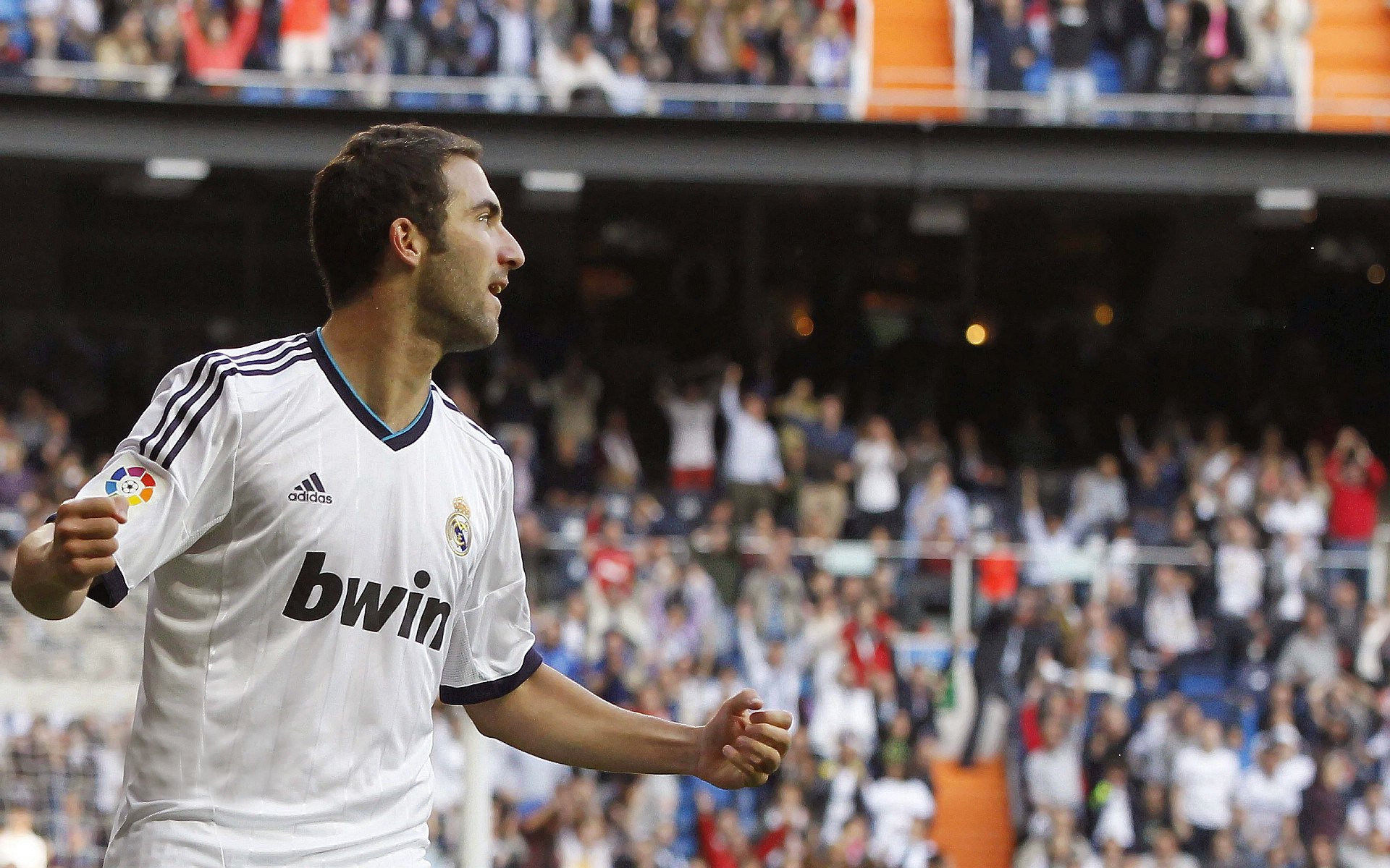 在智利与波兰的夹击中，卡马文加扛起了整个法兰西